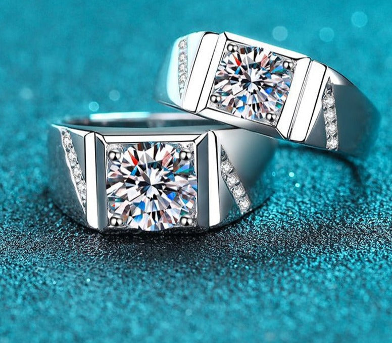 1 Carat or 2 Carat Moissanite D Color VVS1 Round Brilliant Cut Platinum Plated 925 Sterling Silver Men's Ring